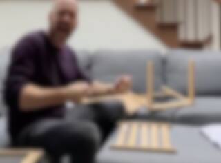 Martin Matte perd patience en assemblant un meuble