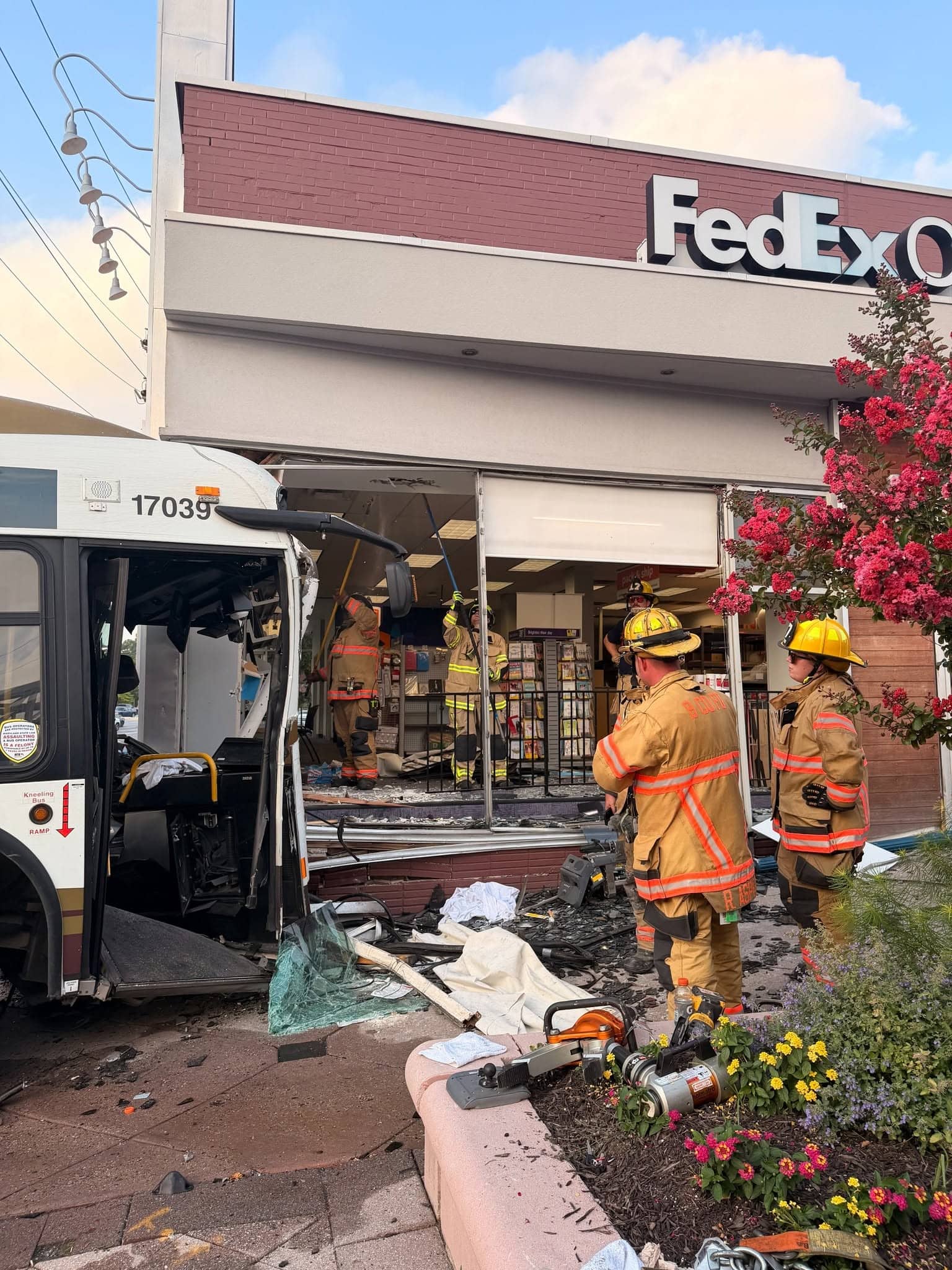 A bus collides with a building in Maryland, causing more than twenty injuries (July 8, 2026)