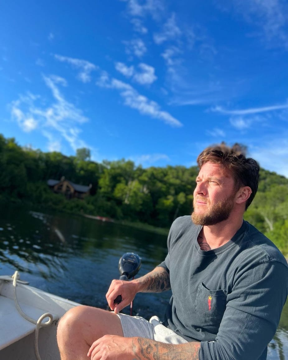 Image principale de l'article Il partage une poignante photo avec son frère