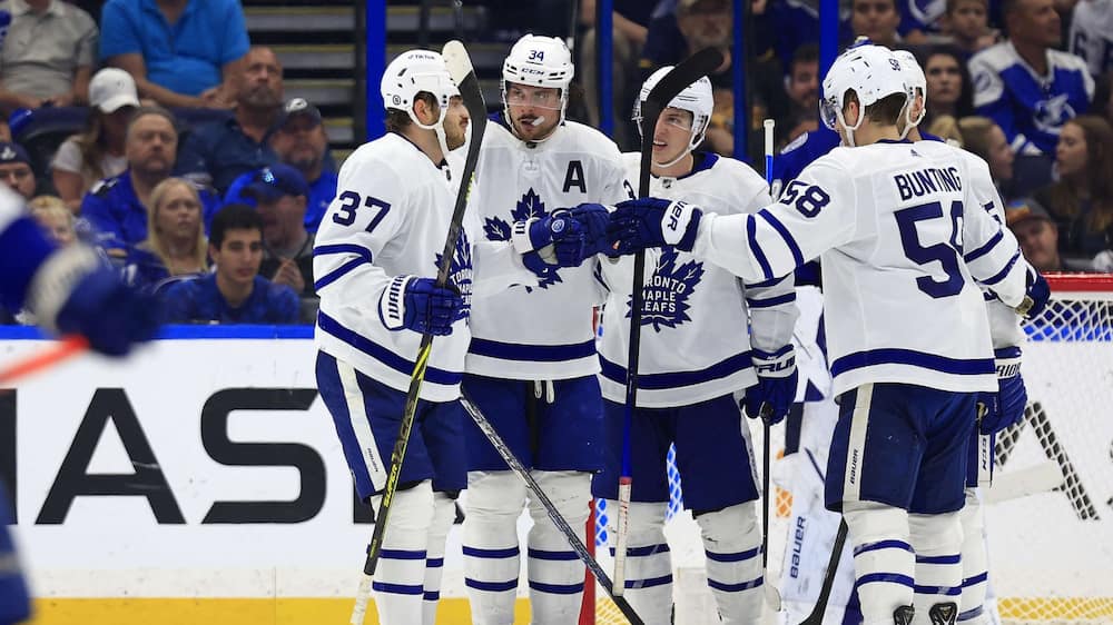 Matthews égale le record de Vaive avec un tour du chapeau!