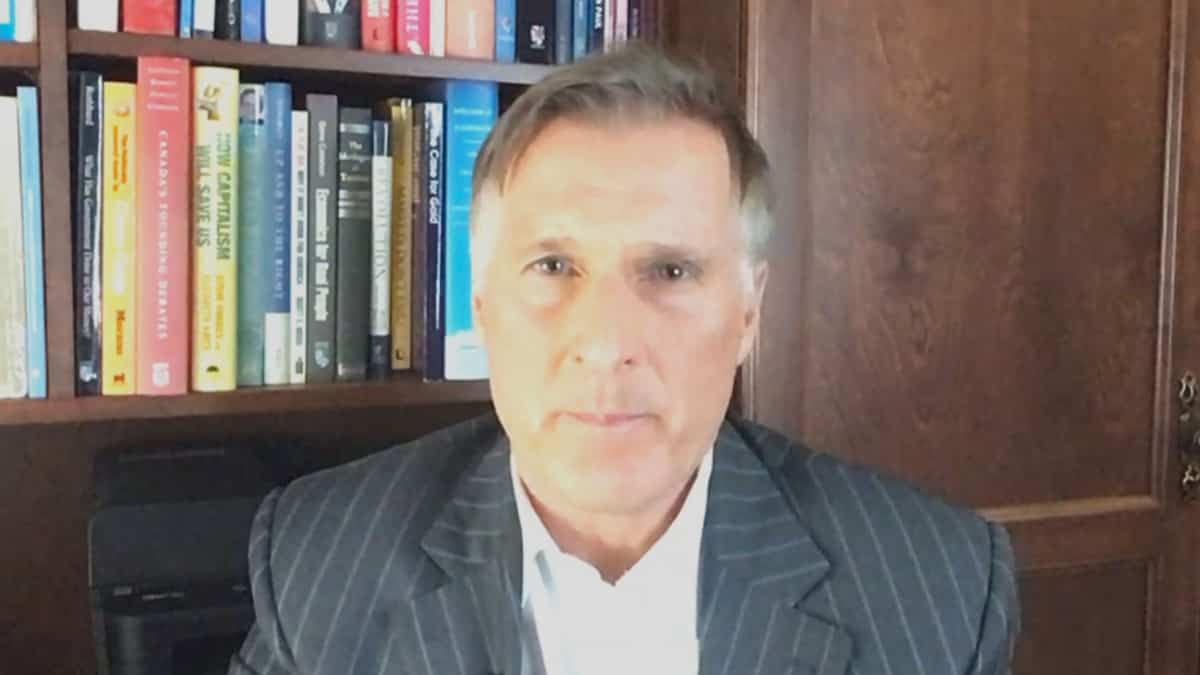 Vaccination et mesures sanitaires: Maxime Bernier défend ses positions