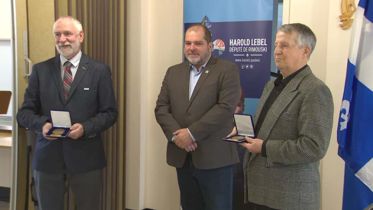 La médaille de l'Assemblée nationale remise à deux Rimouskois