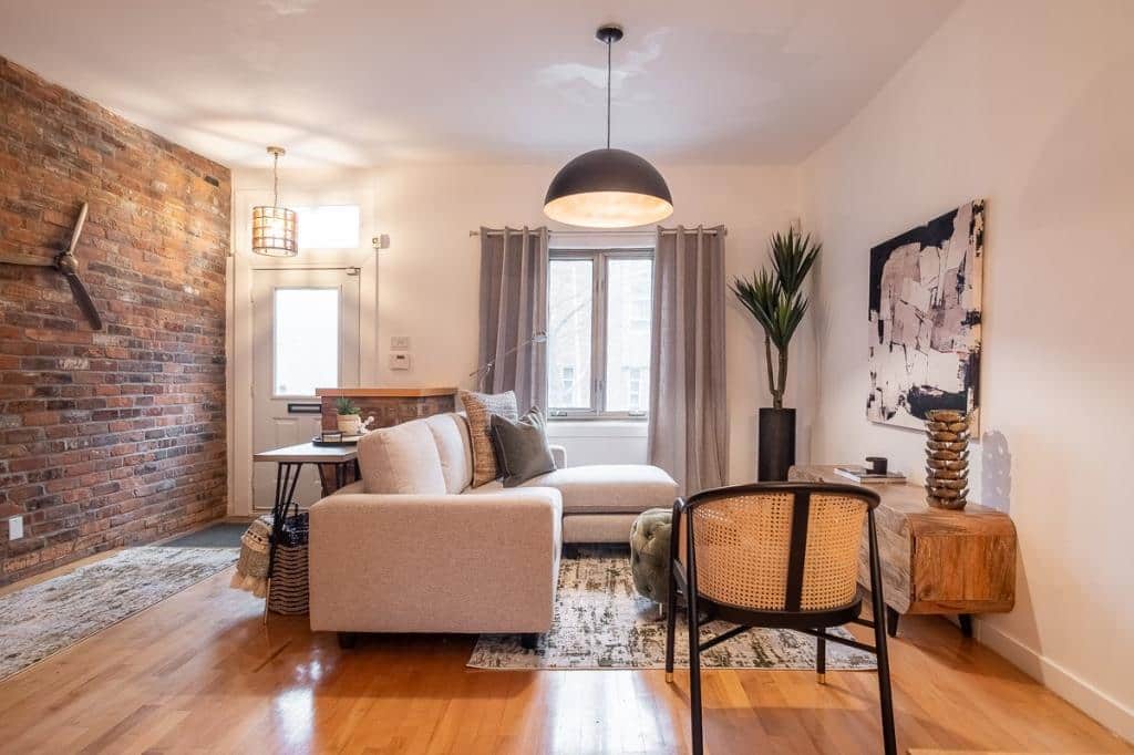 Une maison sur deux étages pour 998 000$ 