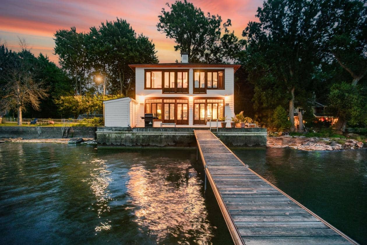 Une maison sur le lac à vendre pour 1 248 000$