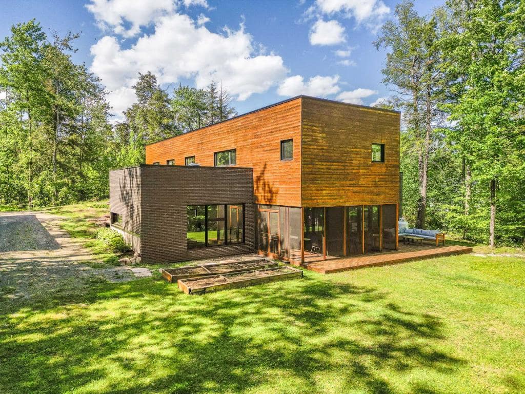 Une maison d'architecture à vendre pour 1 069 000$