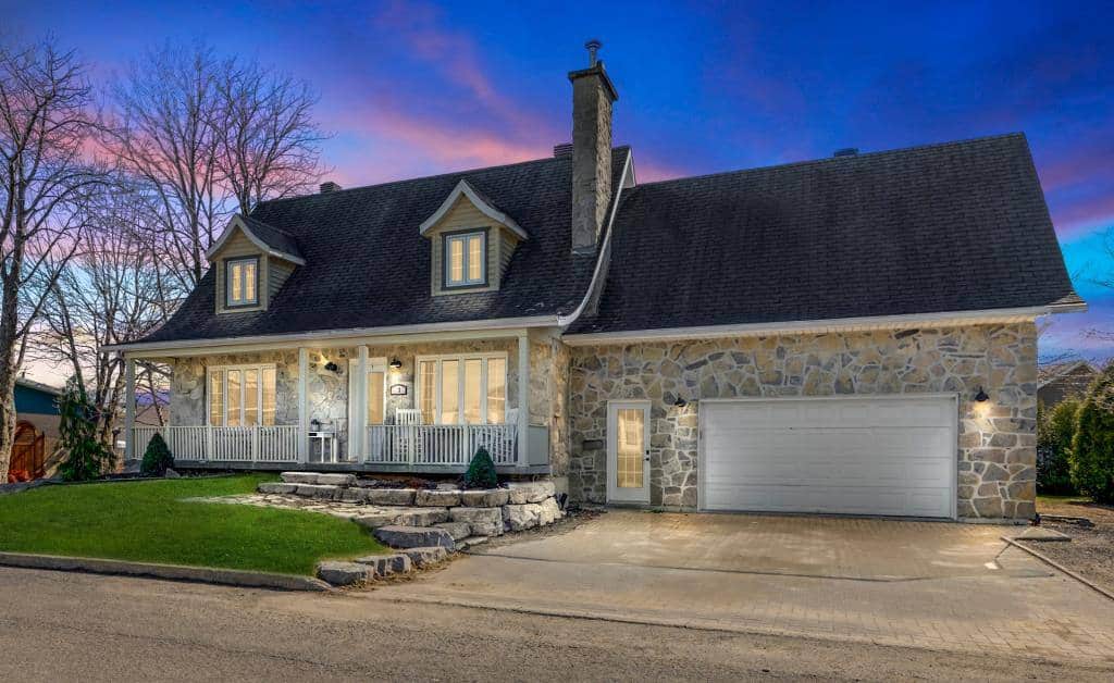 Une maison à la déco «farmhouse» pour 449 000$