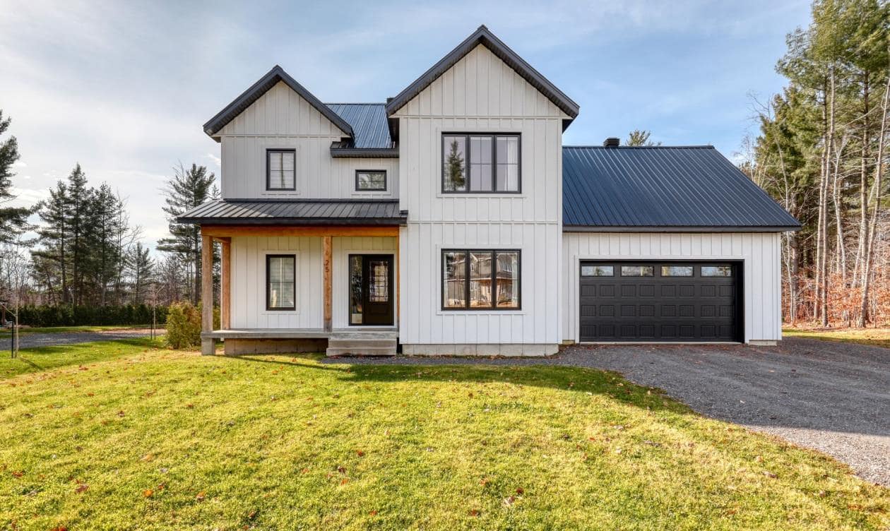 Une maison parfaite au style «modern farmhouse», à vendre à Sainte