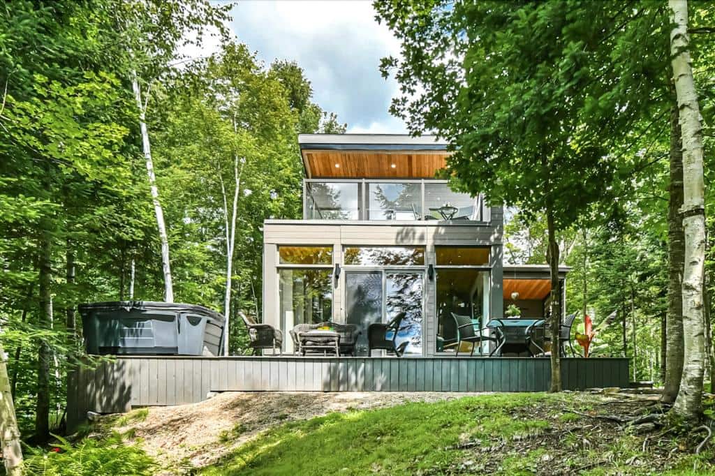 Un chalet de rêve sur le bord d'un lac à 670 000$ 