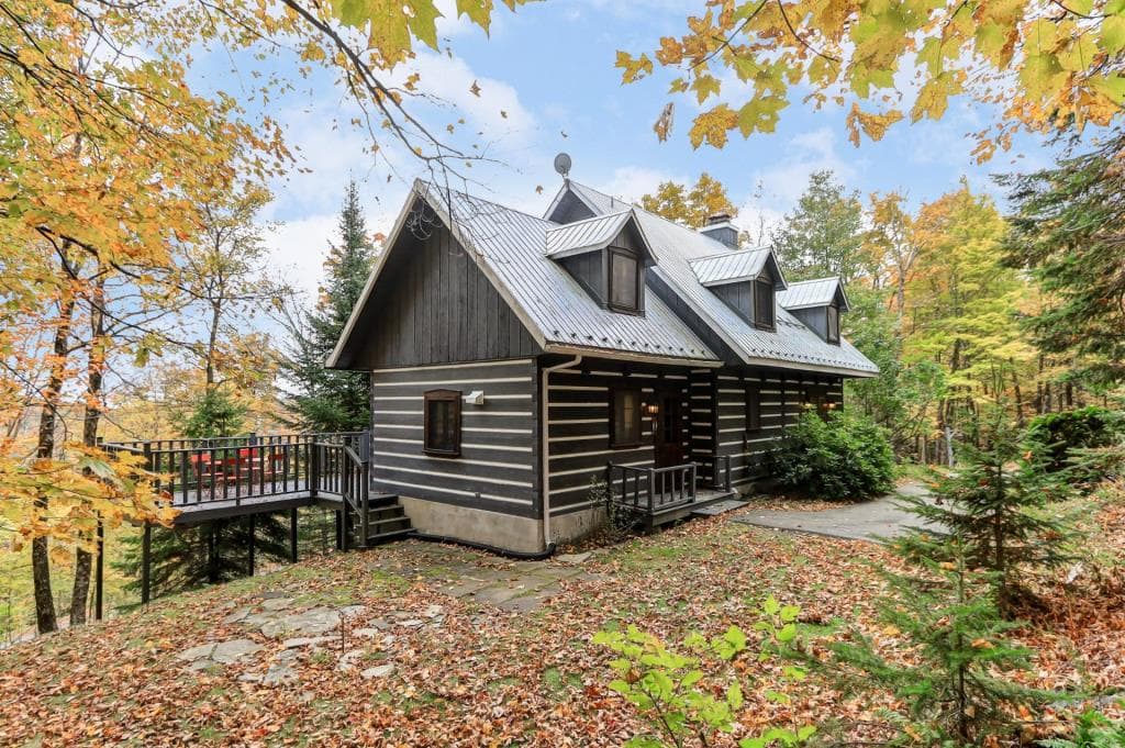 Un superbe chalet avec vue à vendre pour 900 000$