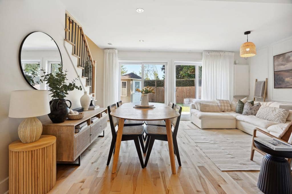 Une maison de ville rénovée à vendre pour 1M$