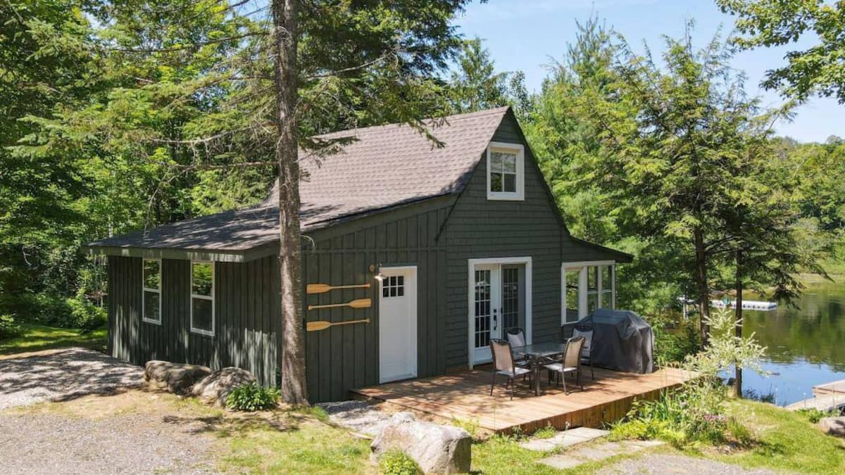 Deux chalets trois saisons avec petite plage sablonneuse à vendre 453 000 à ValdesMonts 24 Deux chalets trois saisons avec petite plage sablonneuse à vendre 453 000 à ValdesMonts 24