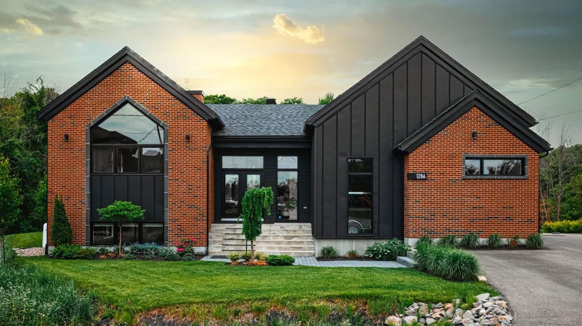 Maison Brique Rouge Fenetre Noires | Ventana Blog