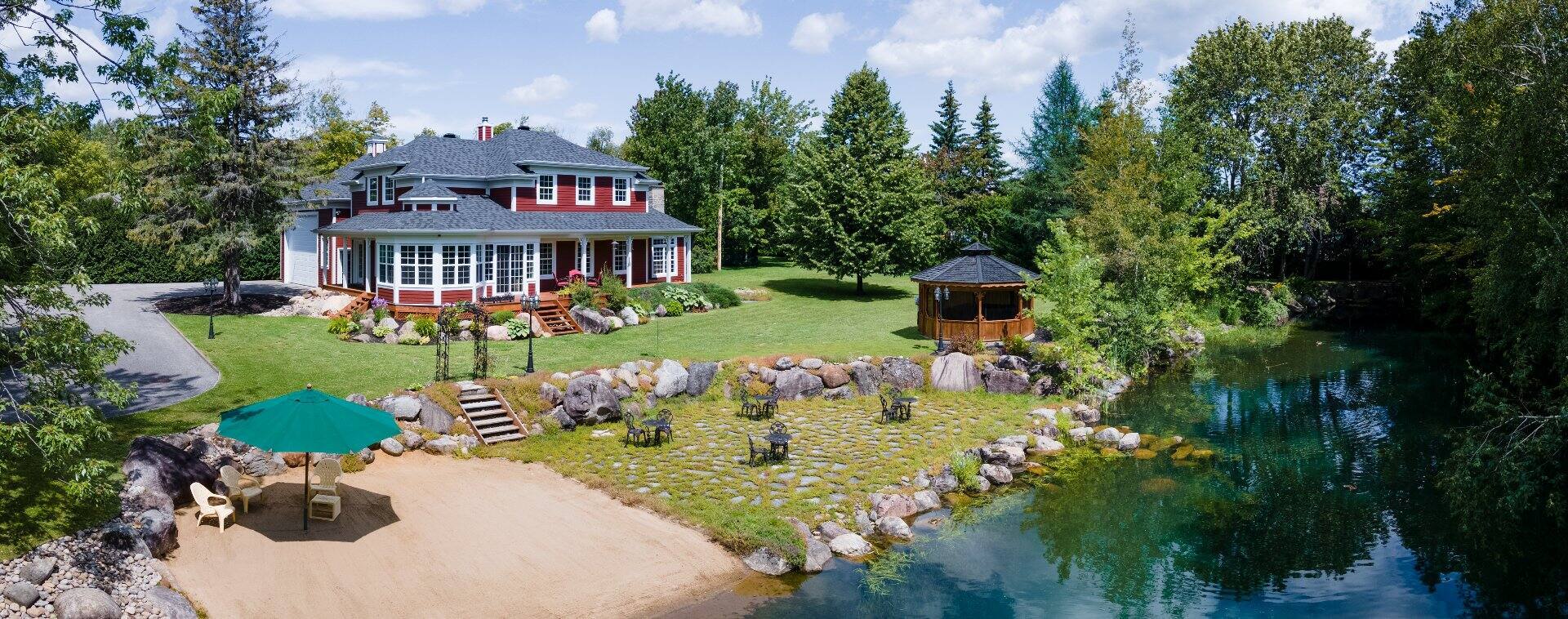 Un domaine avec plage privée pour 1 500 000$ 