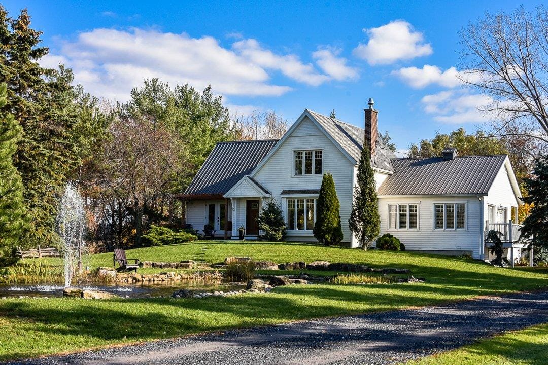 Une fermette située sur un parc équestre à vendre à SaintMathiassur