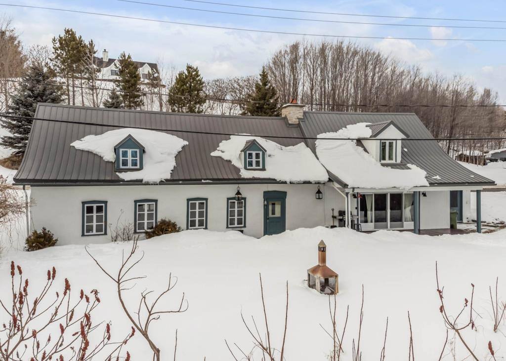Une maison ancestrale près du fleuve à 425 000$ 