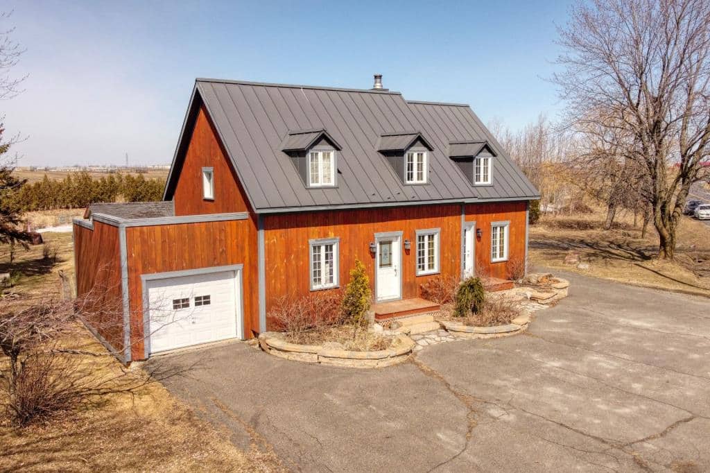 Une maison de campagne rustique pour 1 099 000$ 