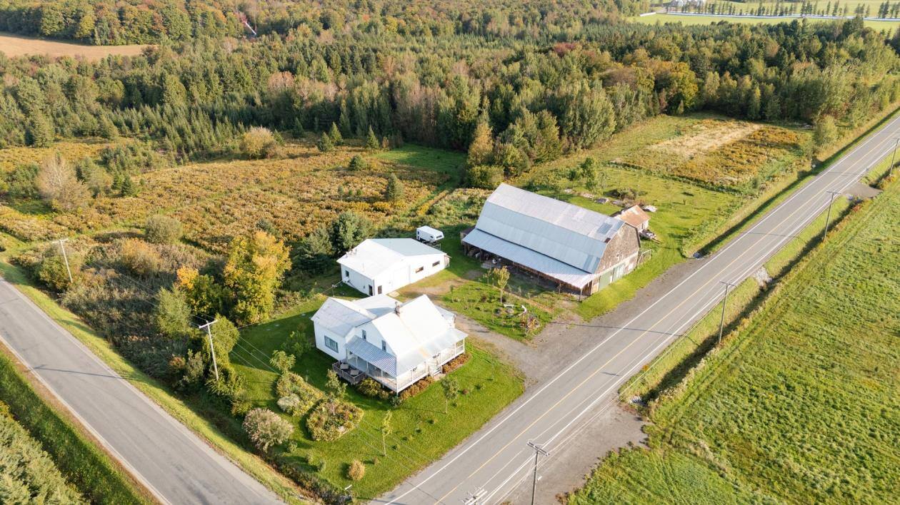 Une fermette de campagne à vendre pour 499 000$