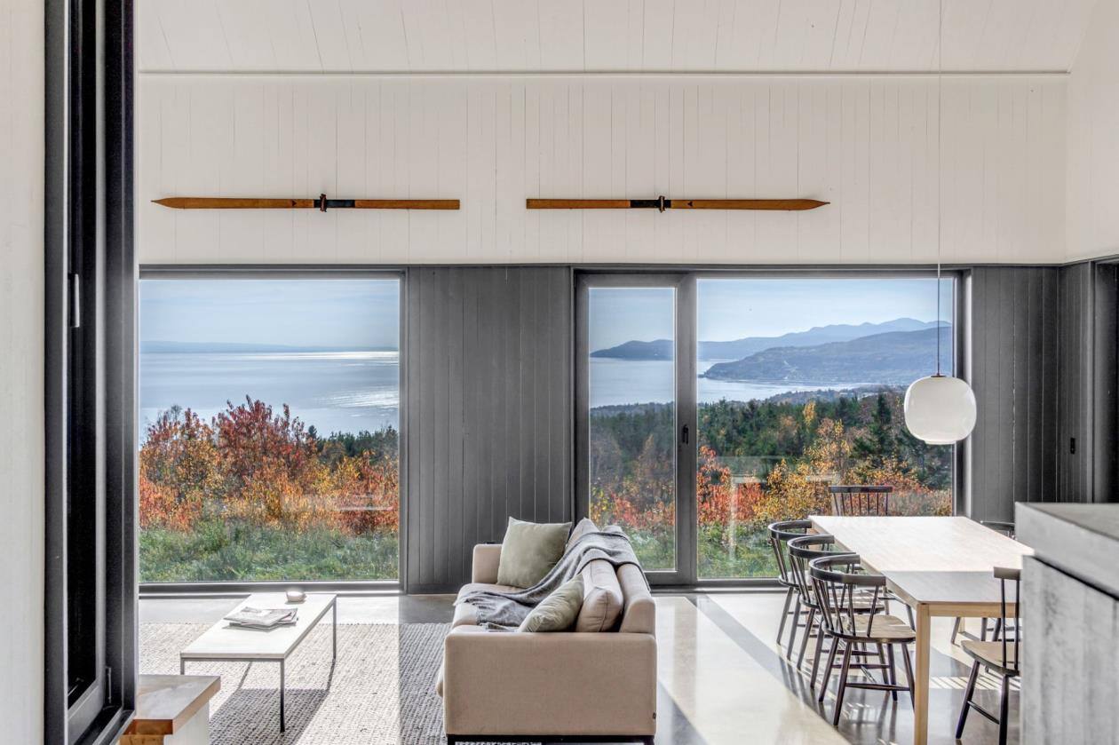 Un chalet rustique à vendre pour 1 975 000$