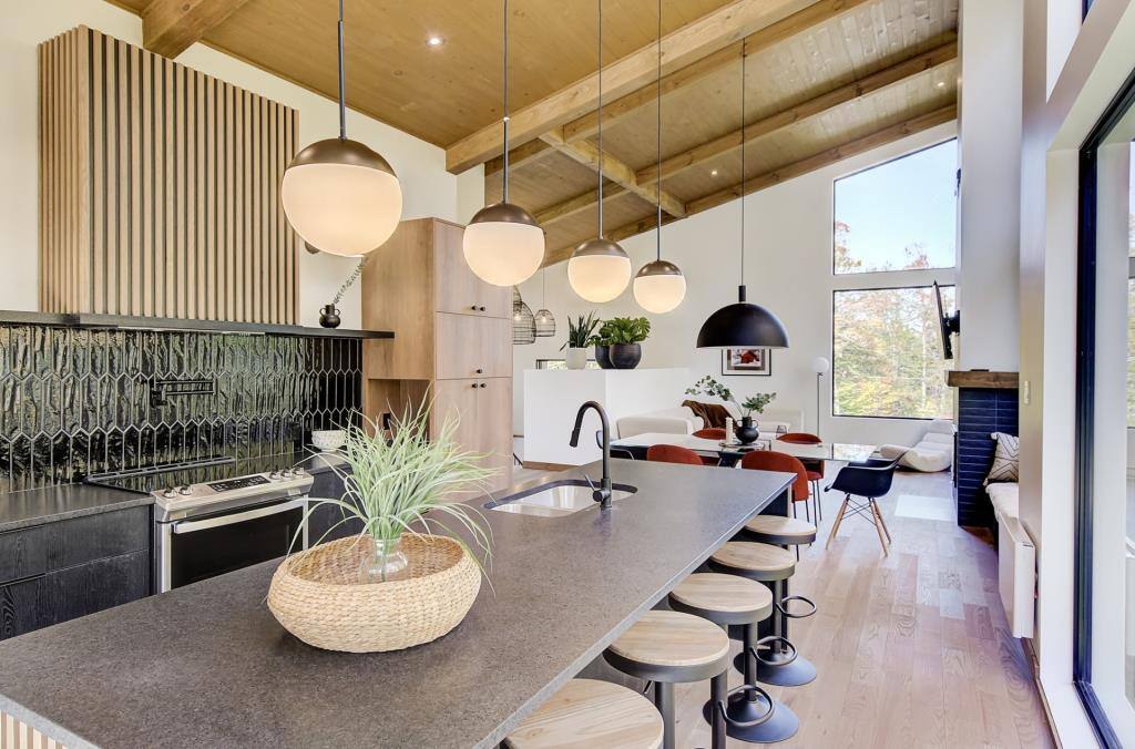 Une maison neuve en nature à 781 000$ 