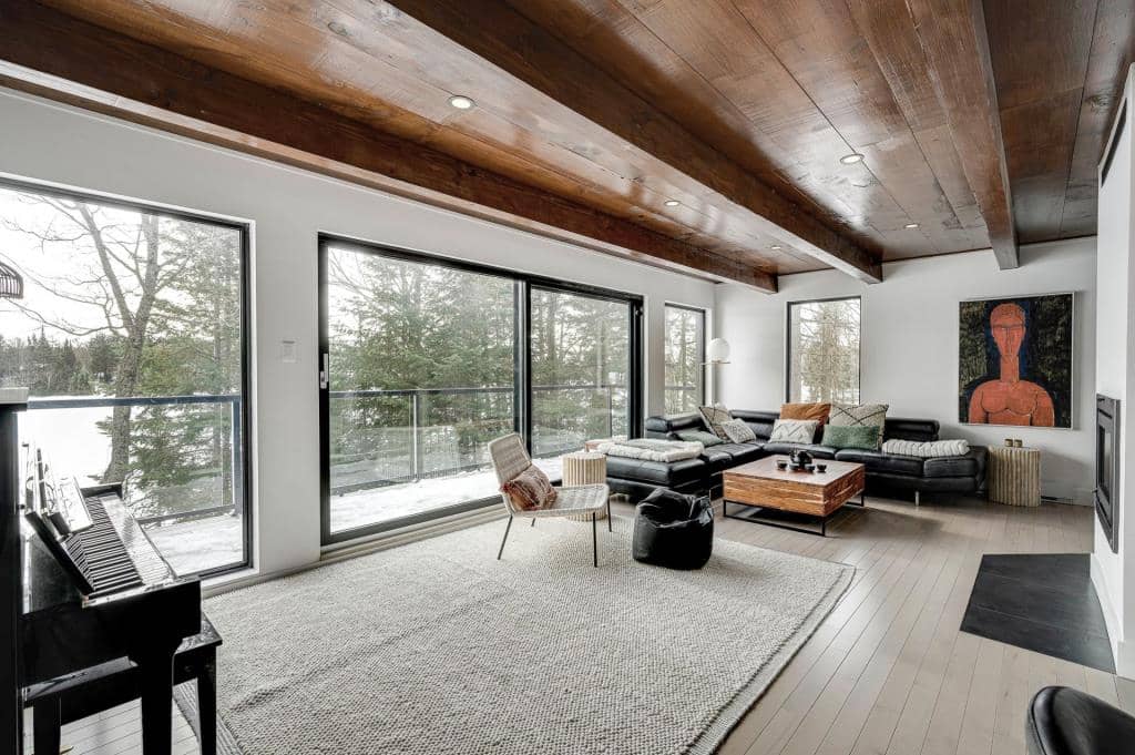 Une merveilleuse maison d'architecte au bord d’un lac à MorinHeights à