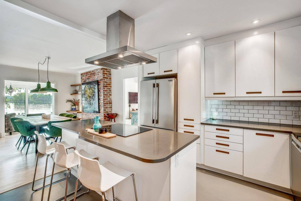 Une maison au bord de l’eau avec vue époustouflante sur le fleuve à