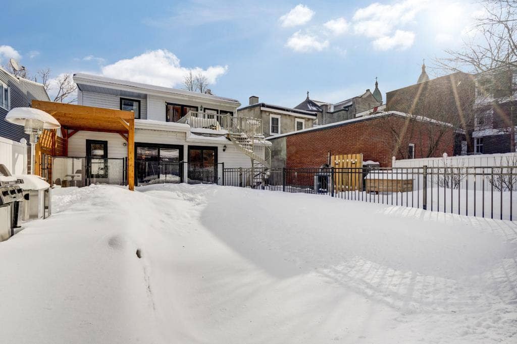 Lachine duplex avec piscine creusée et «pool house» JDM