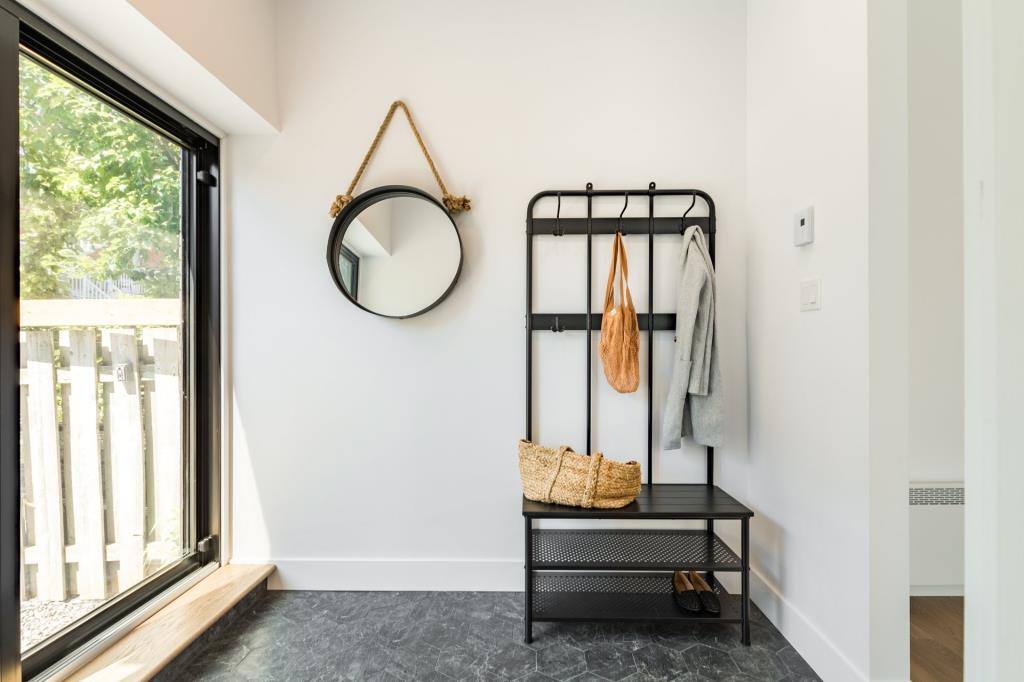 Une maison de ville moderne pour 799 000$ 