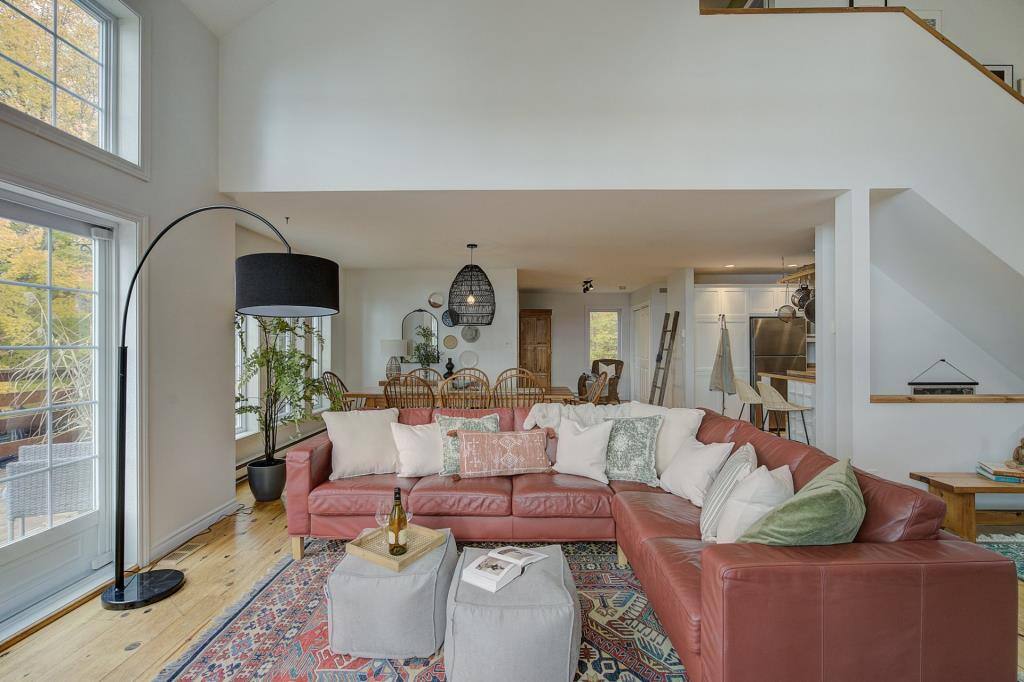 Une grande maison au bord d’un lac à 2 179 000$ 