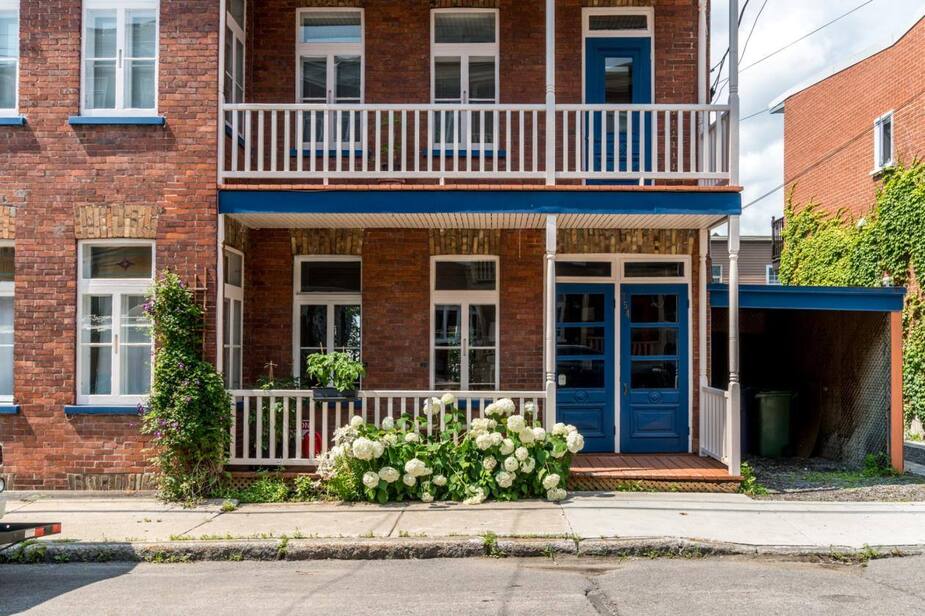 Un condo de 1909 avec une jolie cour arrière à vendre pour 468 000 dans le quartier Montcalm, à Un condo de 1909 avec une jolie cour arrière à vendre pour 468 000 dans le quartier Montcalm, à