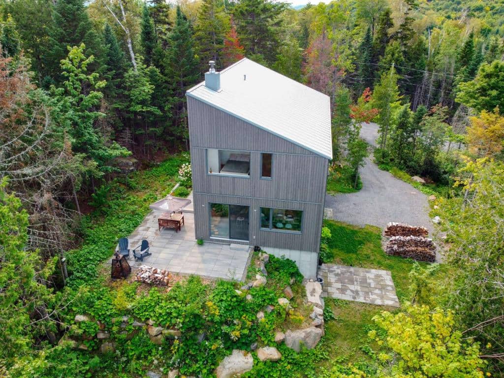 Une maison contemporaine à vendre pour 1.7M$