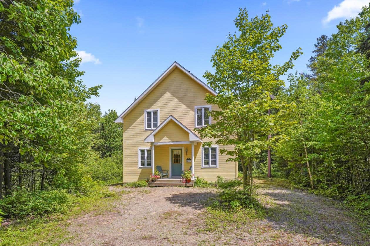 Une maison à vendre au bord d’un lac pour 549 000$