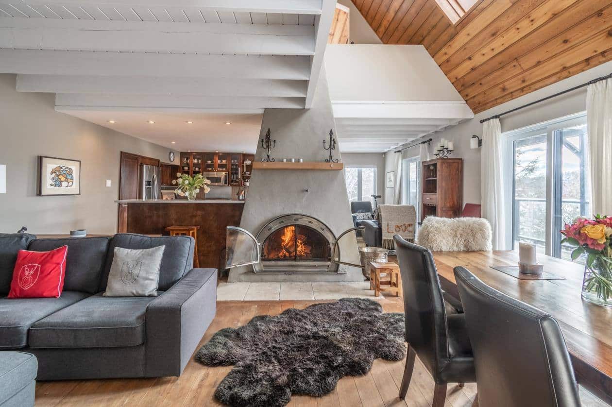 Une maison-chalet au lac Tremblant à vendre 