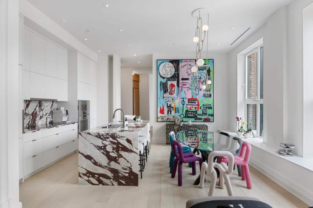 Un condo moderne avec piscine à 1 998 000$ 