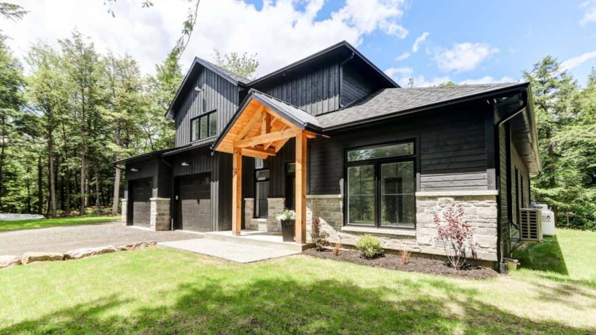 Une maison de style «farmhouse» moderne haut de gamme à vendre à BrownsburgChatham pour 809 000 Une maison de style «farmhouse» moderne haut de gamme à vendre à BrownsburgChatham pour 809 000