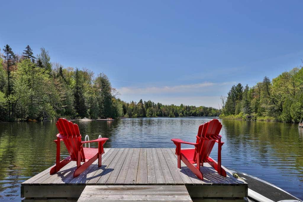 Un charmant chalet sur le lac en Cœur de SaintHippolyte à vendre à 499