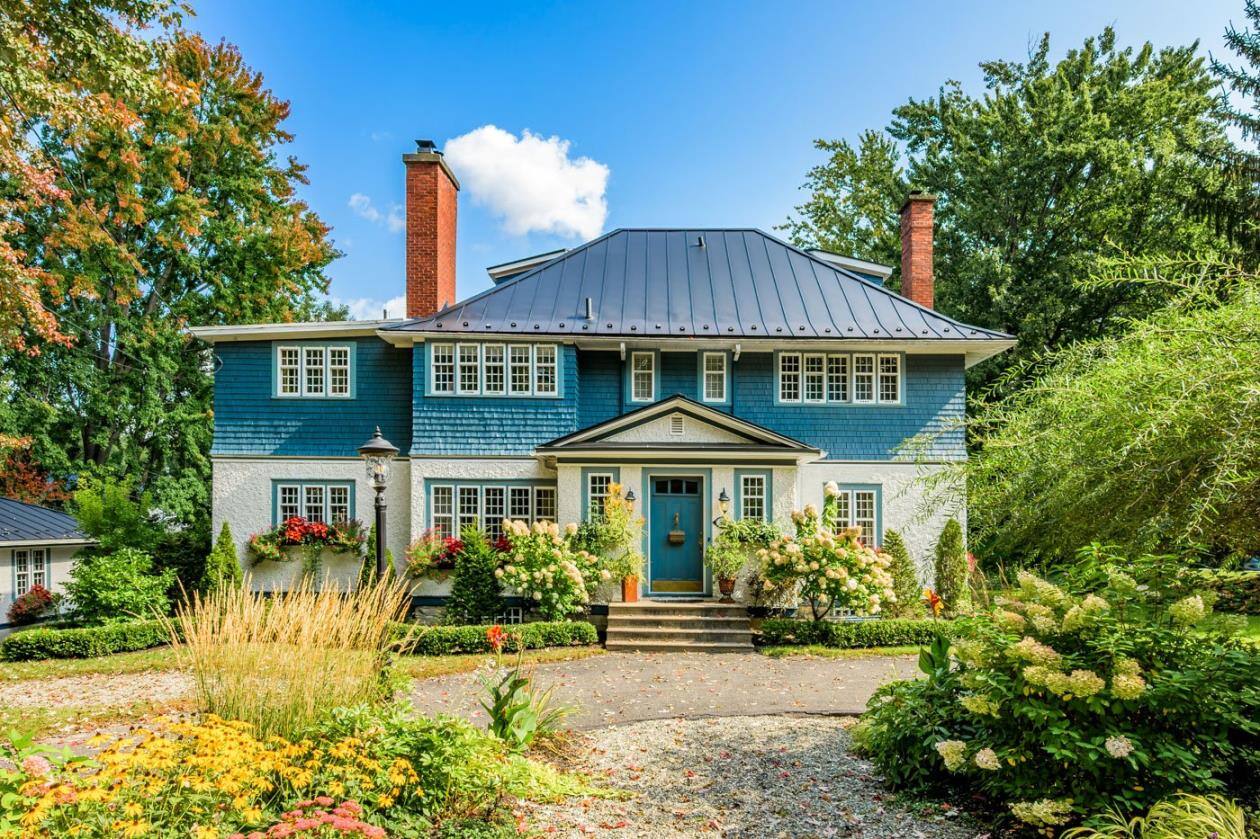 Une maison figée dans le temps à 1 165 000$ 