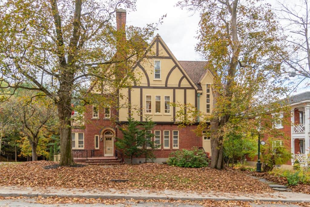 Un triplex Tudor épatant pour 1 599 000$ 