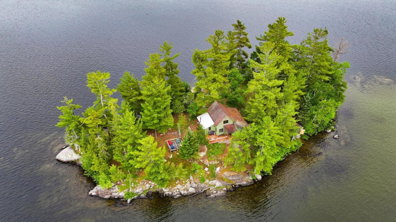 Une maison sur une île privée à 249 900$ 