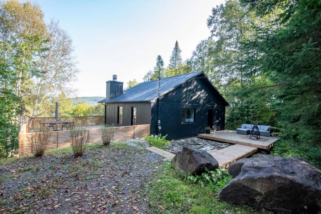 Un chalet avec vue montagneuse à vendre pour 499K