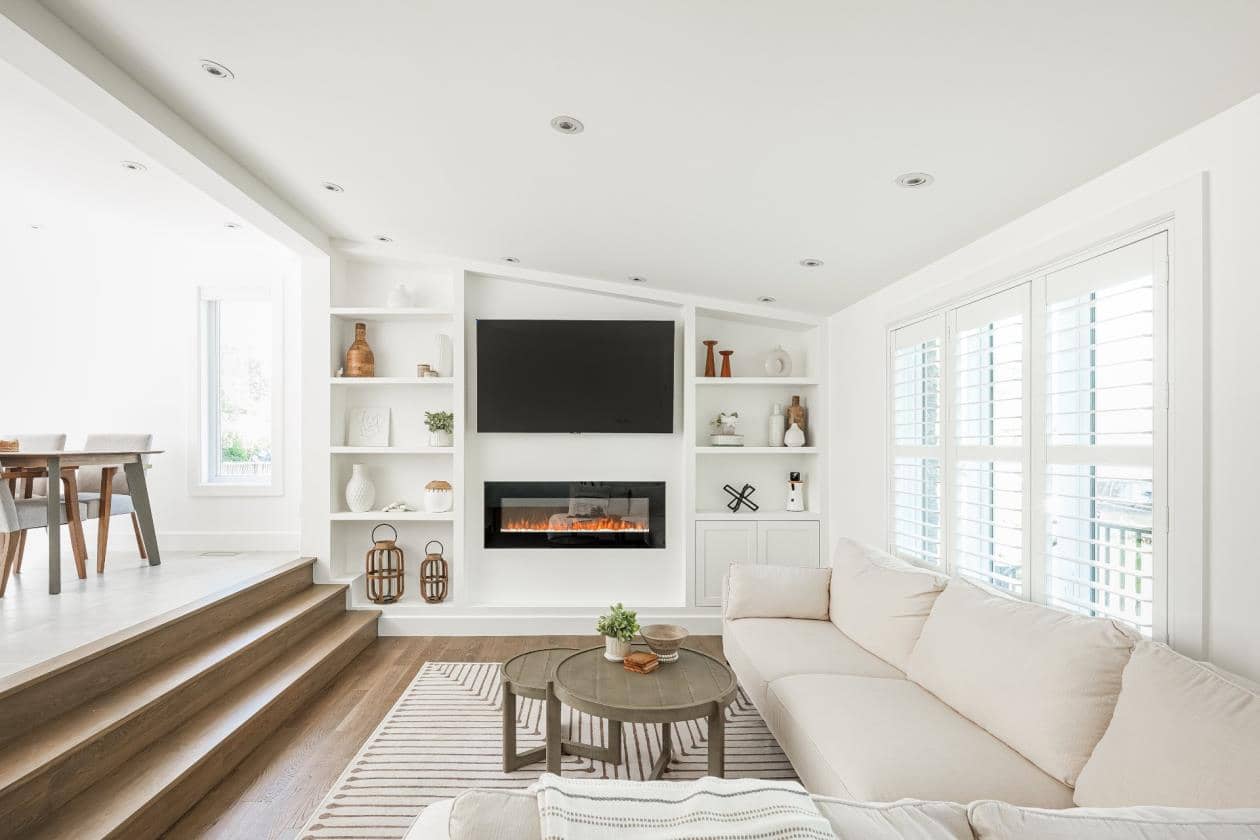 Une maison toute blanche à vendre à 569k