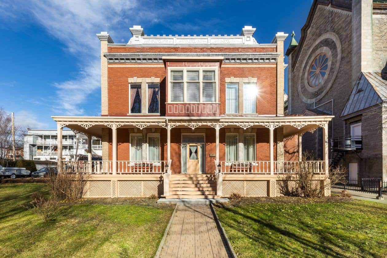 Un ancien presbytère à vendre pour 299 500$ 