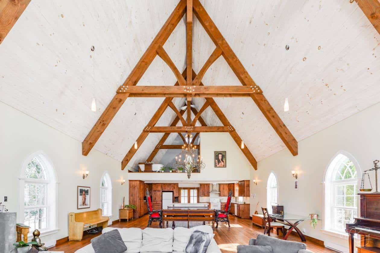 Une fermette unique à vendre à Saint-Hippolyte 