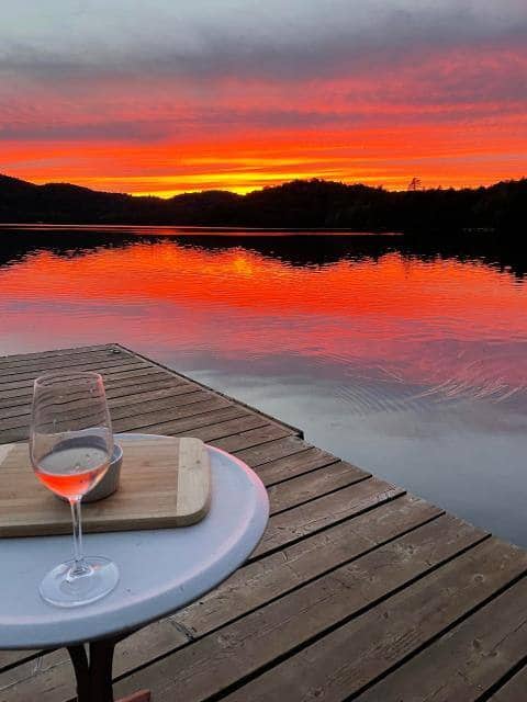 A pretty chalet accessible by boat only, for sale for 550,000 in