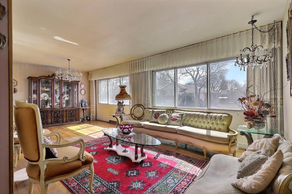 Une maison figée dans le temps à vendre pour 719K