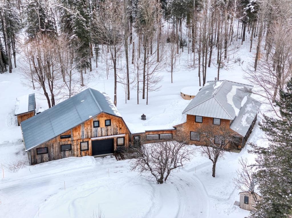 Une maison de campagne à vendre pour 949 000$