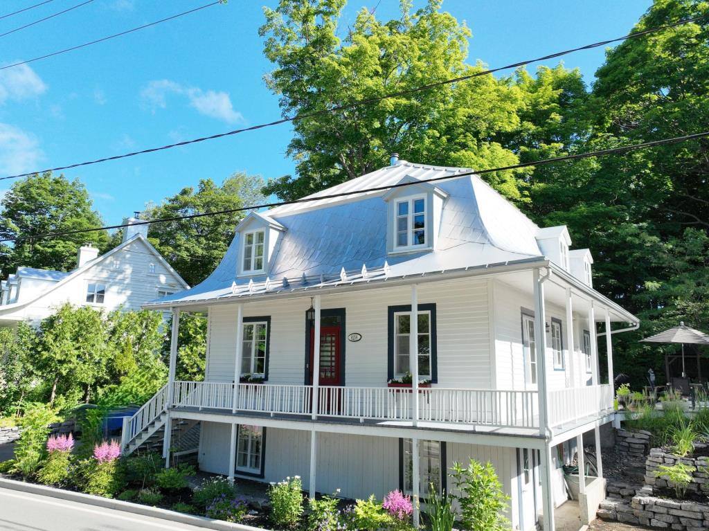 Une superbe maison centenaire à vendre pour 749K $