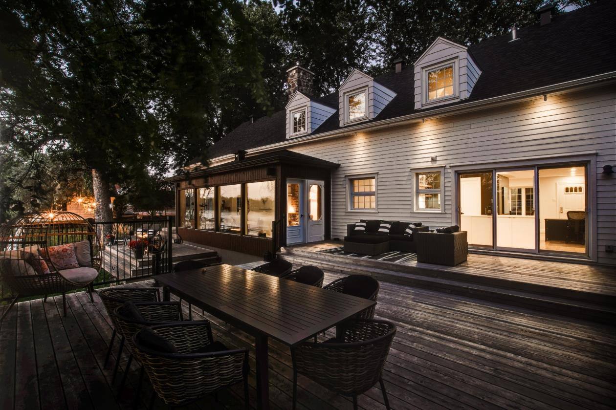 Une maison au bord de l’eau avec vue époustouflante sur le fleuve à