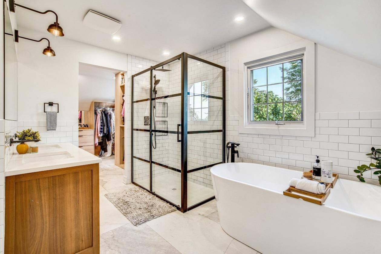 Une maison au bord de l’eau avec vue époustouflante sur le fleuve à