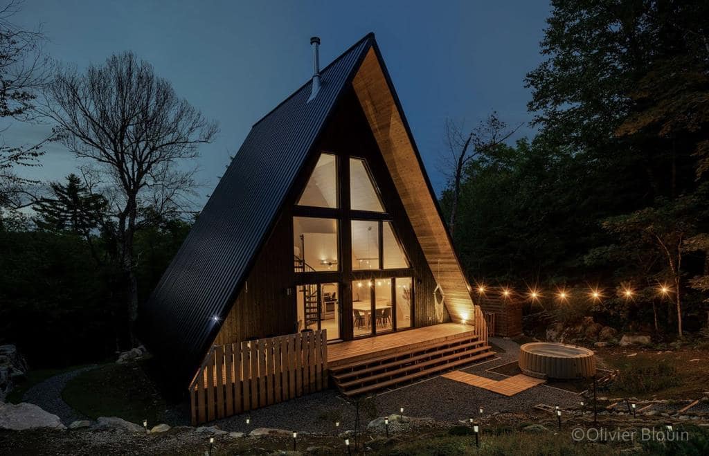 Un chalet en A moderne avec un spa, à vendre à SaintAdolphed’Howard