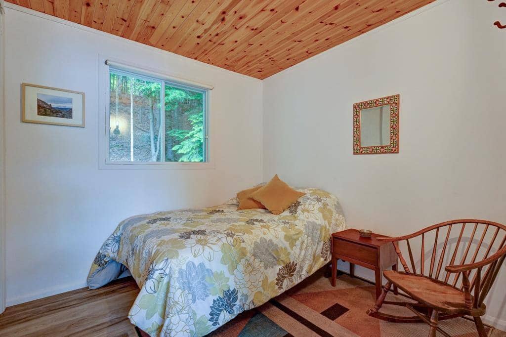 Un joli chalet accessible par bateau seulement, à vendre pour 550 000